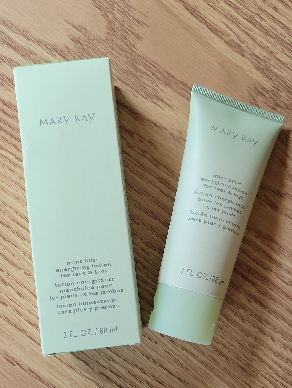 Mary Kay Mint Bliss Energizing Lotion For Feet & Legs — Light Mint Green